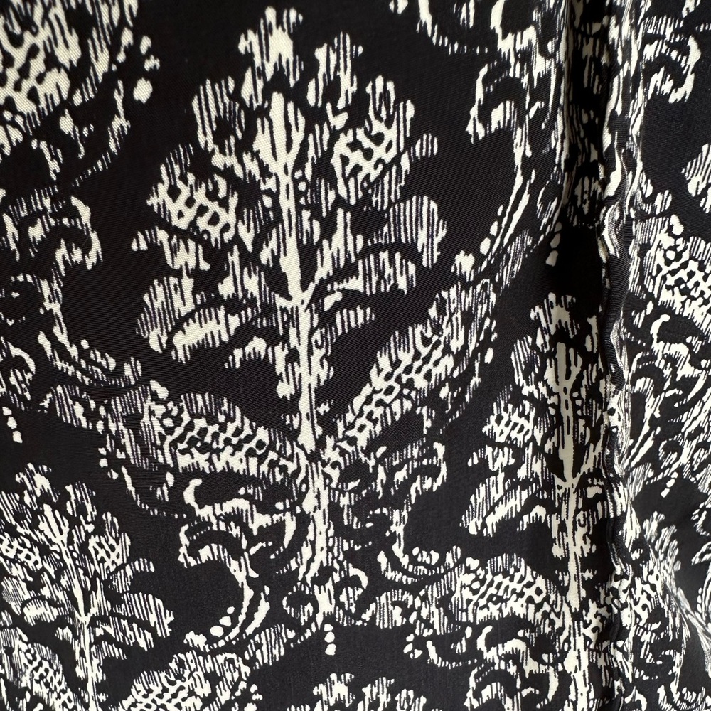 Dina Be for Francesca’s Collections Damask Sateen Cuff Shirttail Size Small (S) - Picture 7 of 9